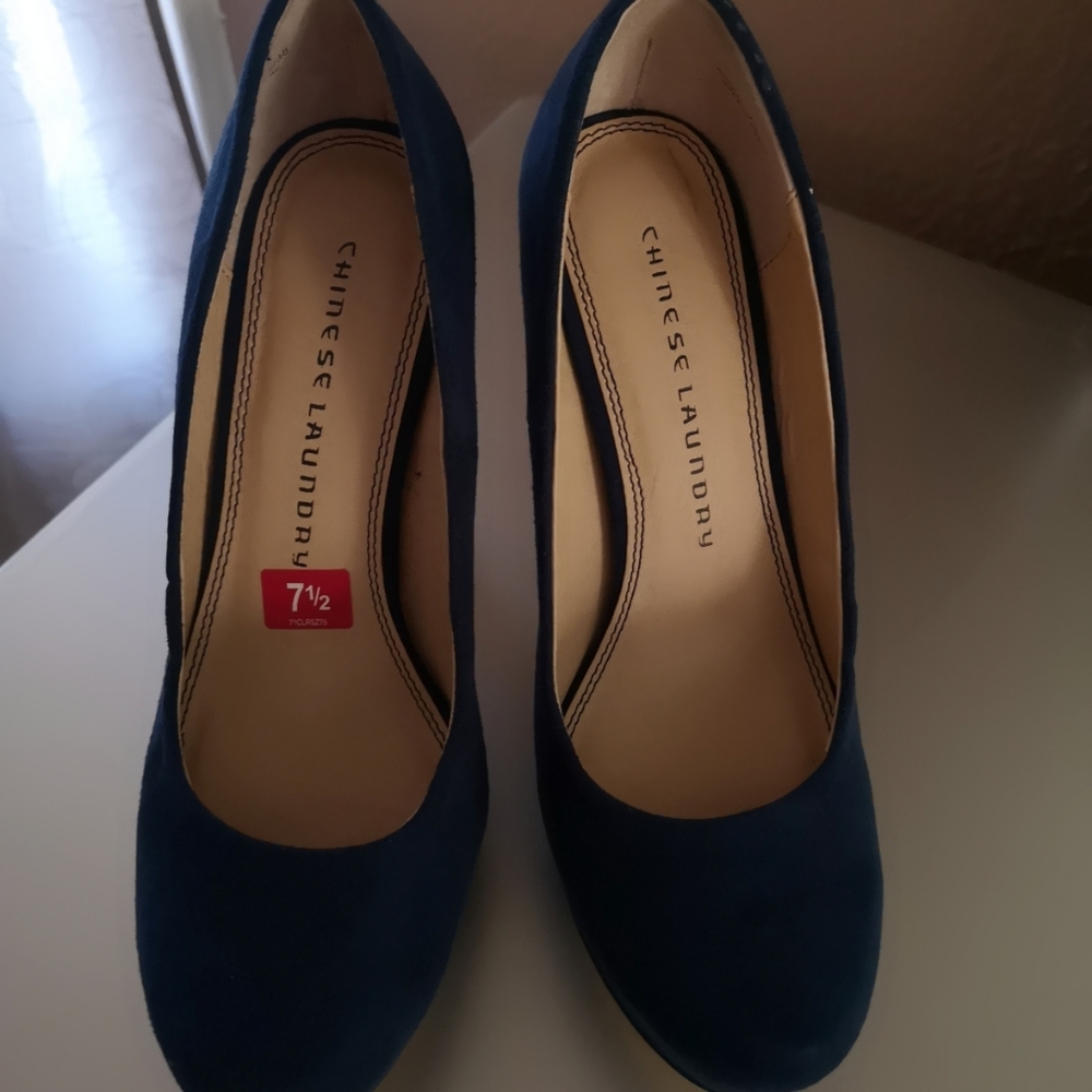Shoes - Picture 3 of 6